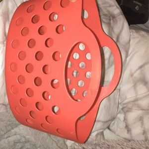 a small organizer supper cute and easy stored